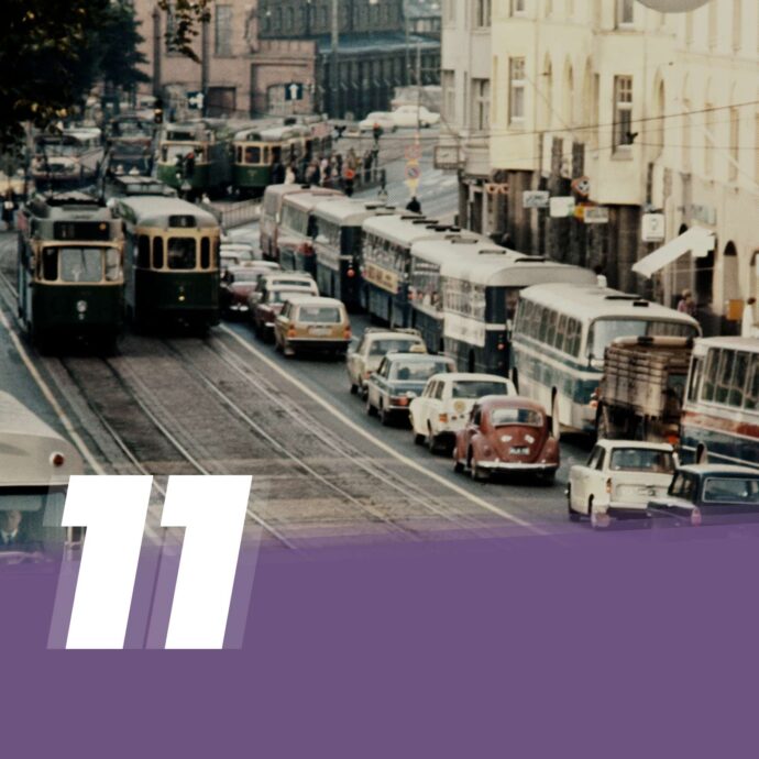 Kuva Hämeentie 34 kohdalta Helsingistä 1960-luvun loppupuolelta, kuvan päällä numero 11.