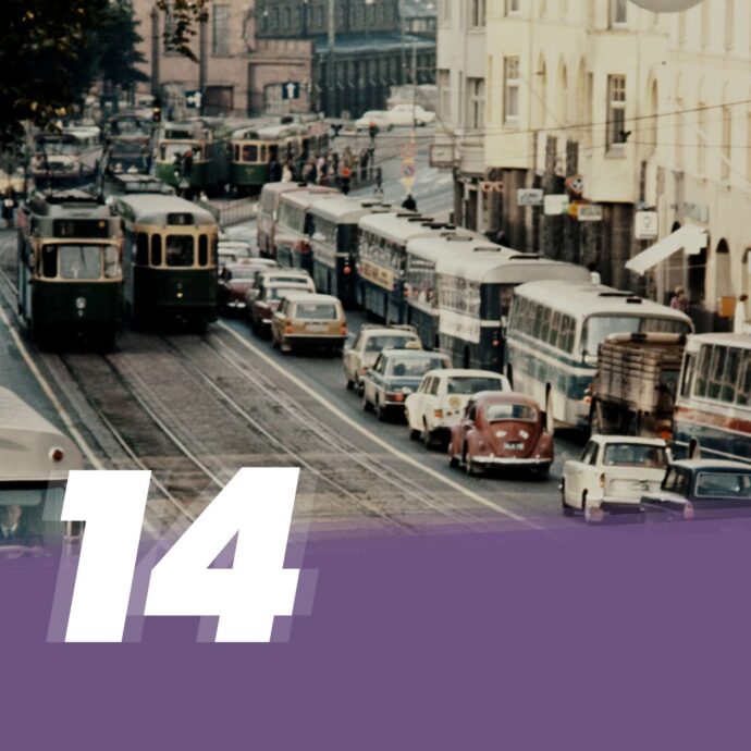 Kuva Hämeentie 34 kohdalta Helsingistä 1960-luvun loppupuolelta, kuvan päällä numero 14.