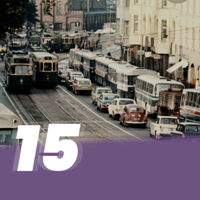 Kuva Hämeentie 34 kohdalta Helsingistä 1960-luvun loppupuolelta, kuvan päällä numero 15.