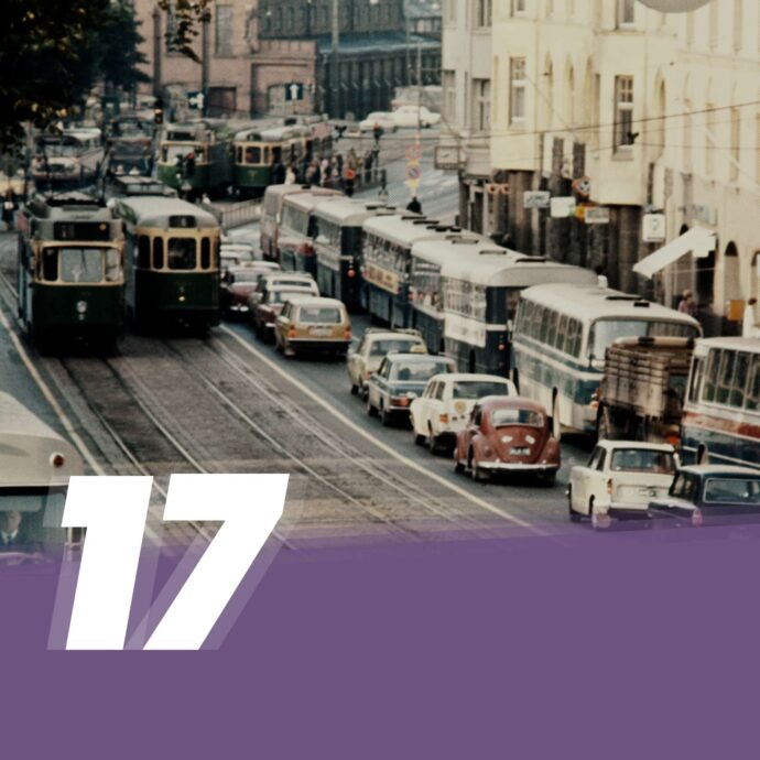 Kuva Hämeentie 34 kohdalta Helsingistä 1960-luvun loppupuolelta, kuvan päällä numero 17.