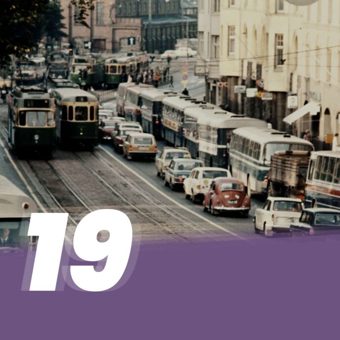 Kuva Hämeentie 34 kohdalta Helsingistä 1960-luvun loppupuolelta, kuvan päällä numero 19.