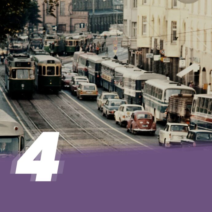 Kuva Hämeentie 34 kohdalta Helsingistä 1960-luvun loppupuolelta, kuvan päällä numero 4.