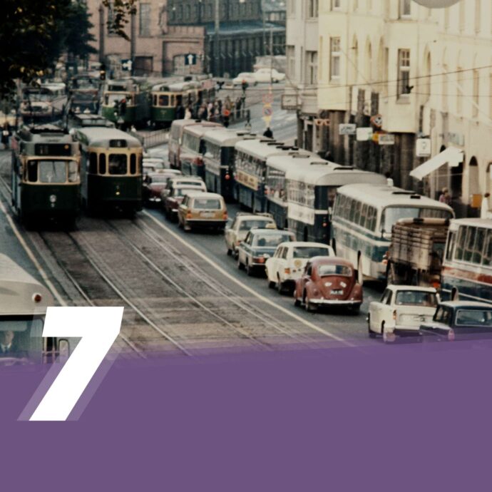 Kuva Hämeentie 34 kohdalta Helsingistä 1960-luvun loppupuolelta, kuvan päällä numero 7.